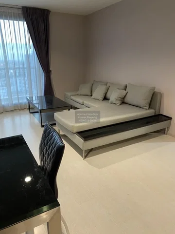 Obývačka; výhľad, moderný štýl, prirodzené svetlo