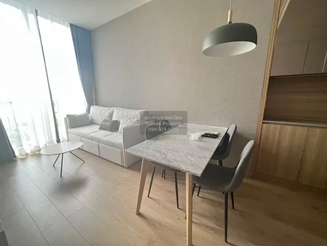 Obývačka; dlažba, prirodzené svetlo