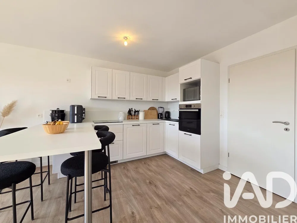 Cuisine; électroménager, rénové, lumière naturelle, style moderne