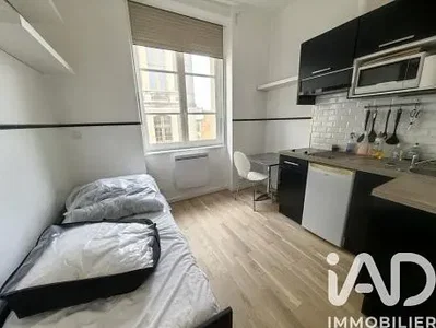 Kuchyně; výhled, kuchyňské spotřebiče, přirozené světlo