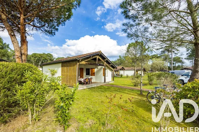 Maison et environs; vue