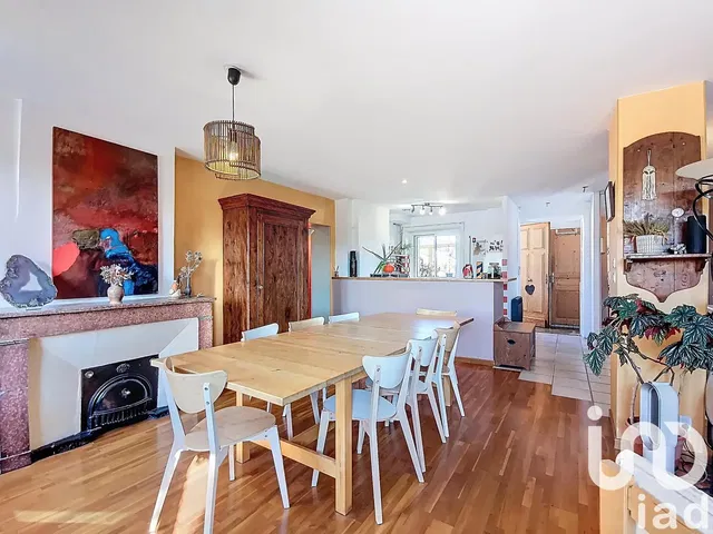 Wohnzimmer; holzboden, tageslicht