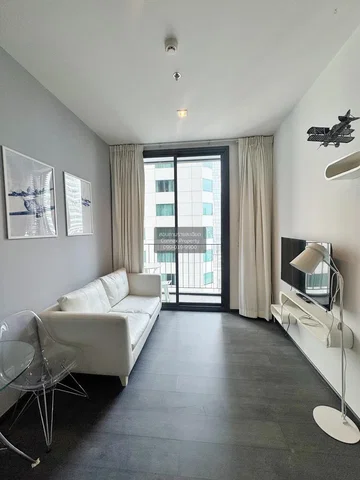 Wohnzimmer; blick, tageslicht, moderner stil