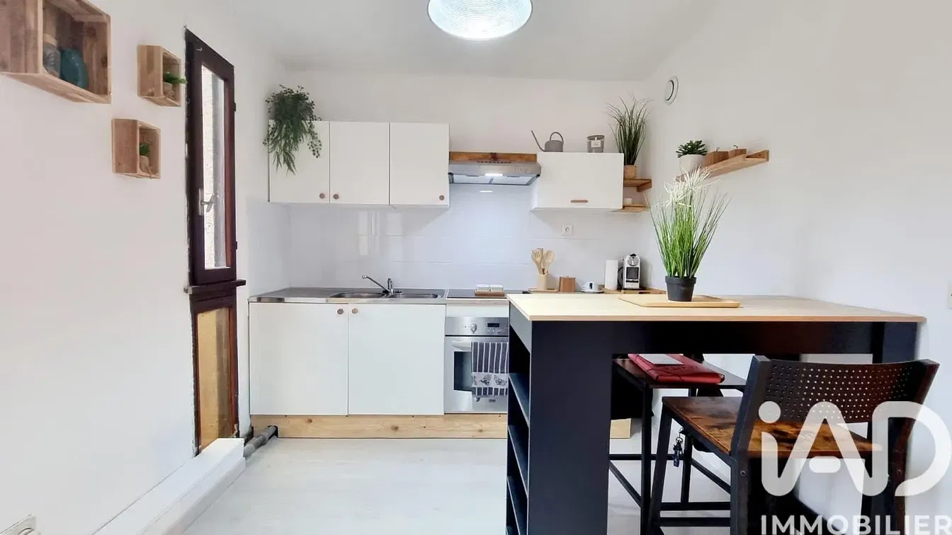 Cuisine; électroménager, lumière naturelle, style moderne, rénové