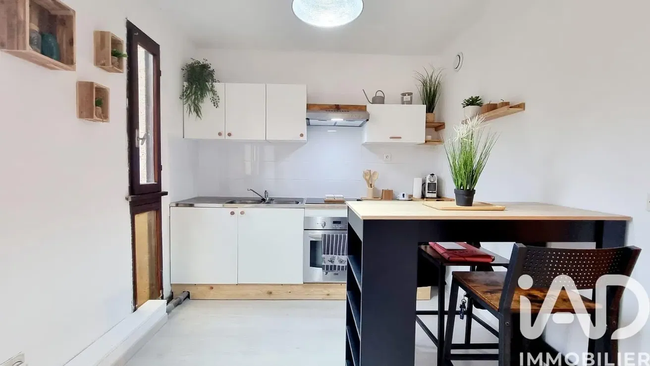 Cuisine; électroménager, lumière naturelle, style moderne, rénové