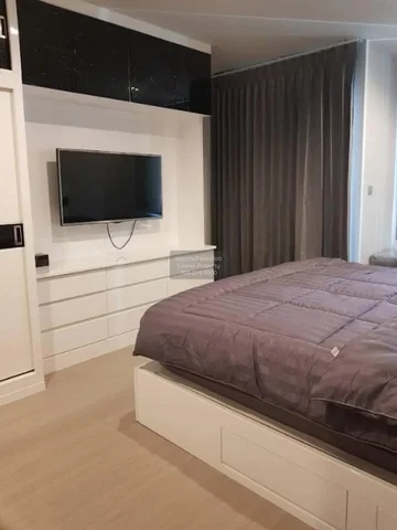 Spavaća soba; moderan stil, drveni pod