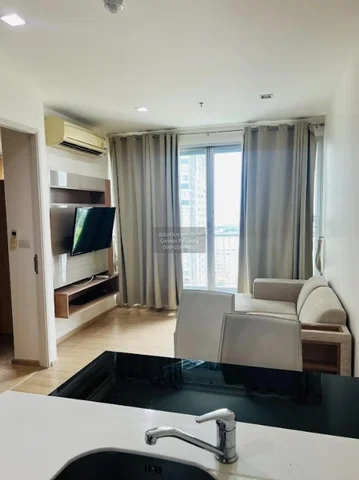 Dnevni boravak; pogled, prirodna svjetlost, moderan stil