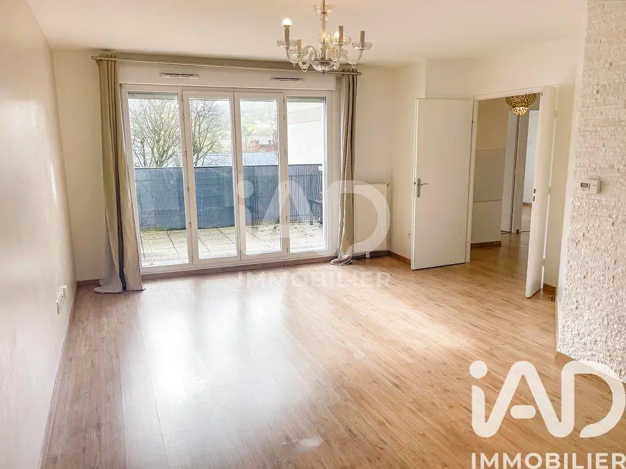 Salon; vue, parquet, lumière naturelle, style moderne