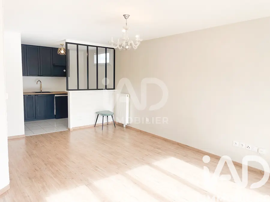 Oturma odası; doğal ışık, modern stil