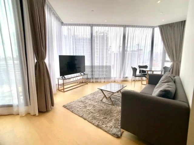 Dnevni boravak; pogled, drveni pod, prirodna svjetlost, moderan stil