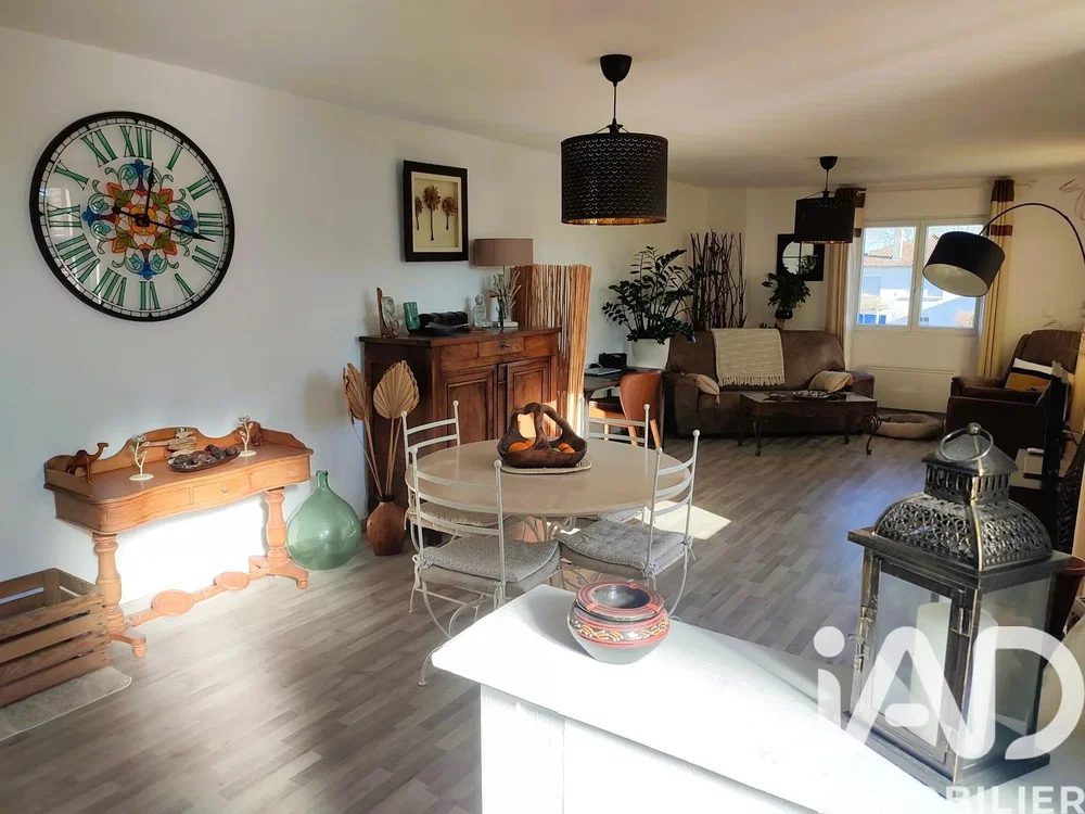 Oturma odası; doğal ışık, modern stil