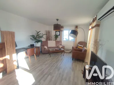 Oturma odası; doğal ışık, modern stil