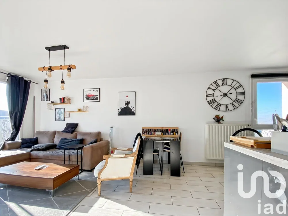 Oturma odası; doğal ışık, modern stil