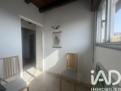 Oturma odası; doğal ışık, modern stil