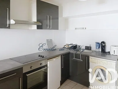 Küche; küchengeräte, fliesenboden, renoviert, tageslicht, moderner stil