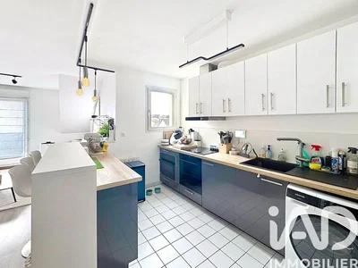 Кухиња; кухињски апарати, плочице, реновиран, природно светло