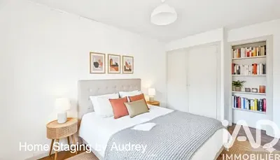 Спаваћа соба; природно светло, модерни стил