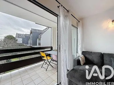 Дневна соба; поглед, плочице, природно светло