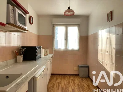 Кухиња; кухињски апарати, плочице, природно светло