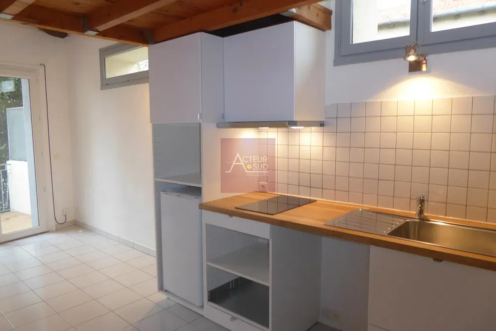 Küche; fliesenboden, tageslicht, renoviert