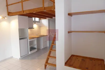 Küche; holzbalken, holzboden, fliesenboden, tageslicht