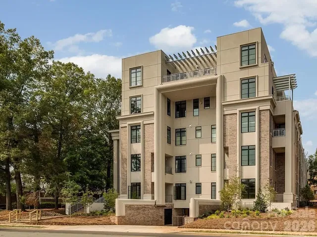 Къща и околности; гледка