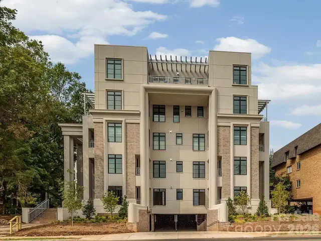 Къща и околности; гледка