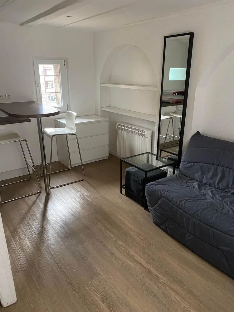 Oturma odası; modern stil, doğal ışık, fayans zemin