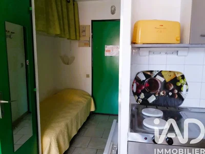 Chambre; carrelage, électroménager