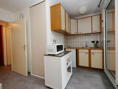 Küche; küchengeräte, fliesenboden