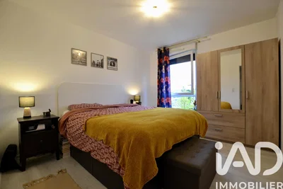 Yatak odası; doğal ışık, modern stil