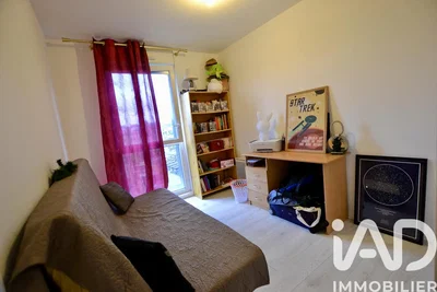 Yatak odası; doğal ışık, modern stil