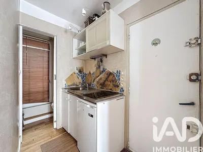 Кухиња; кухињски апарати, дрвени под