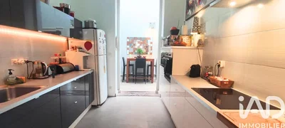 Кухиња; кухињски апарати, природно светло, модерни стил