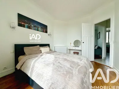 Спаваћа соба; дрвени под, природно светло