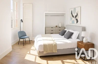 Yatak odası; doğal ışık, modern stil, ahşap zemin