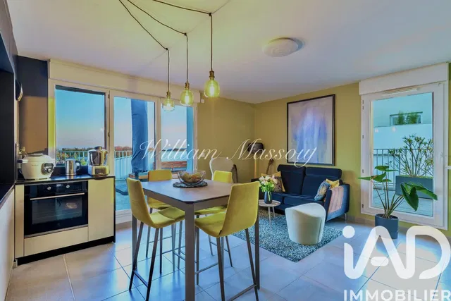 Salon; sprzęt kuchenny, widok, światło dzienne