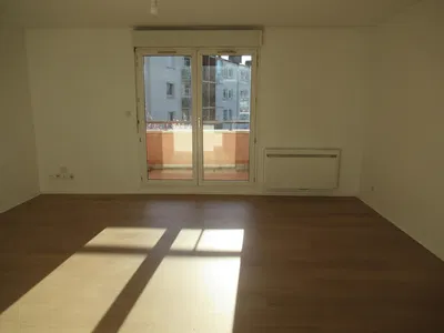 Dnevna soba; pogled, drveni pod, prirodno svjetlo