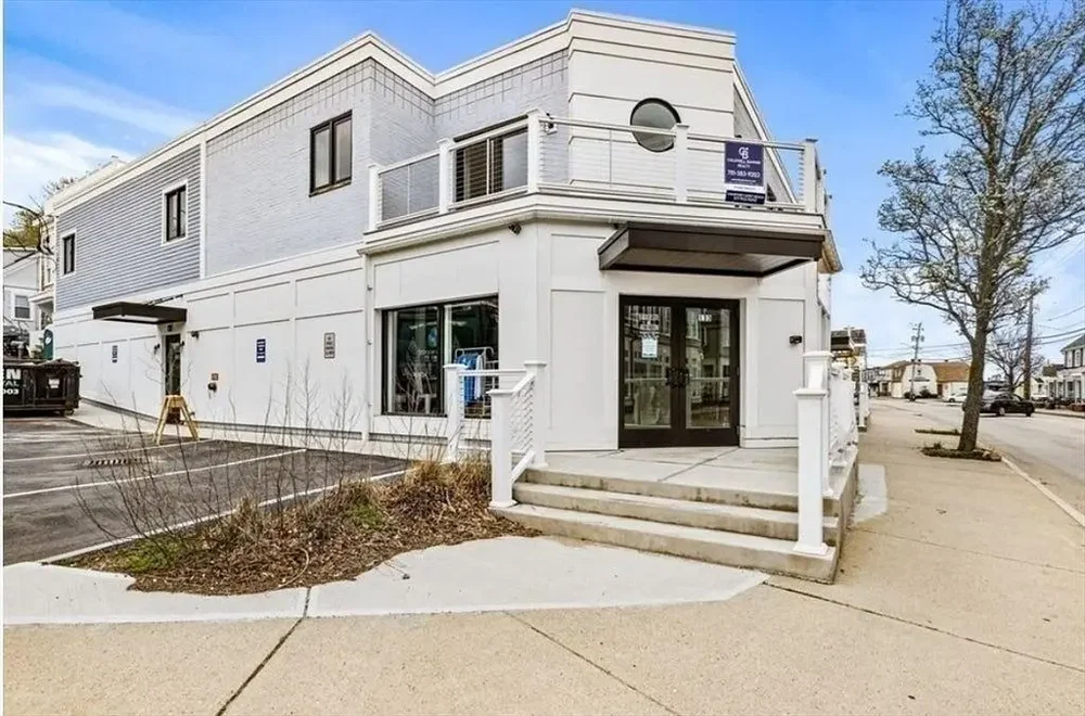 Dům a okolí; výhled