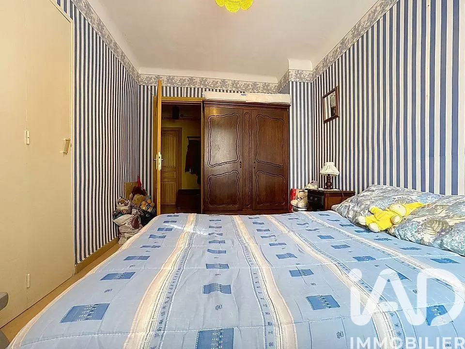 Спаваћа соба; природно светло, модерни стил