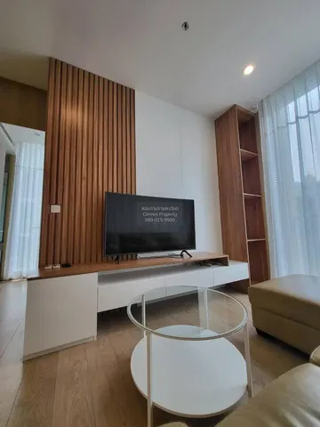 Wohnzimmer; holzboden, tageslicht, moderner stil