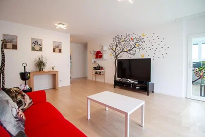 Salon; lumière naturelle, parquet, style moderne