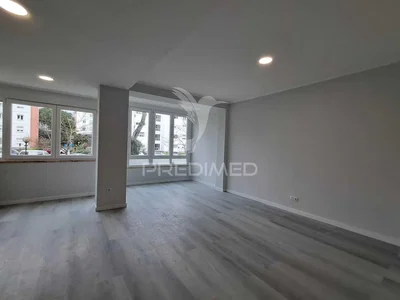 Дневна соба; поглед, природно светло, реновиран, плочице