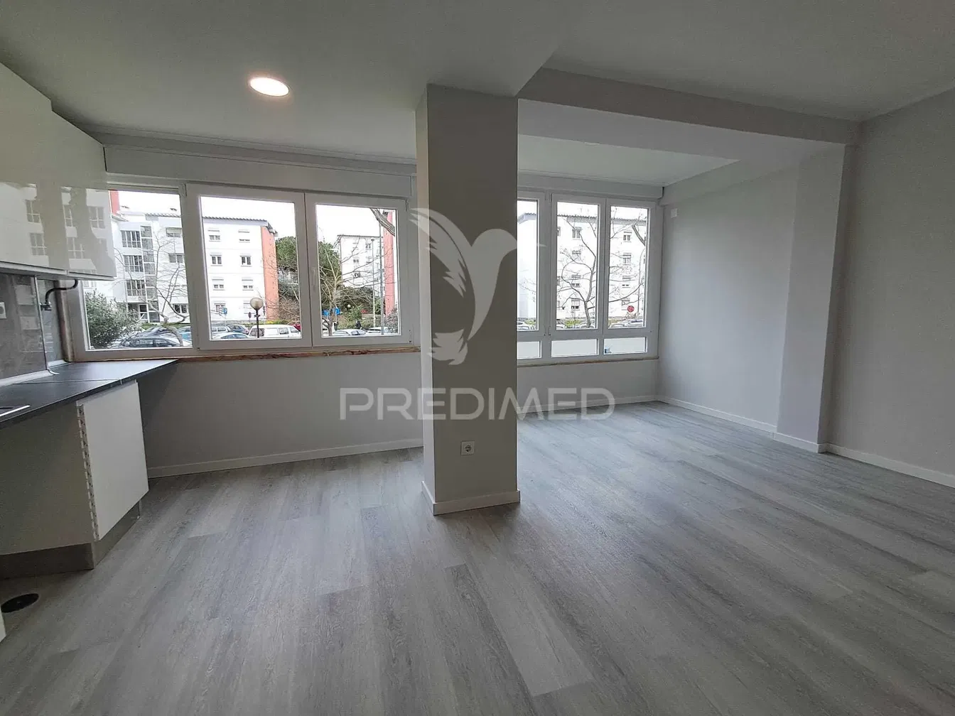 Кухиња; поглед, плочице, природно светло