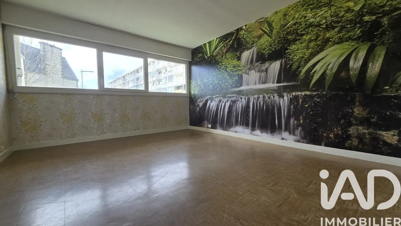 غرفة نوم; إطلالة, أرضية من البلاط, ضوء طبيعي