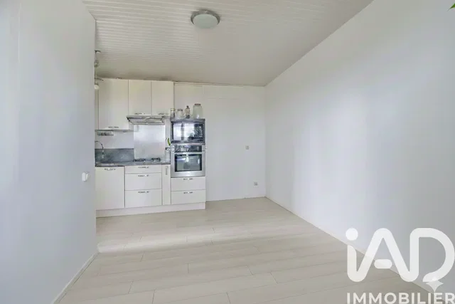 Küche; küchengeräte, fliesenboden, renoviert, tageslicht