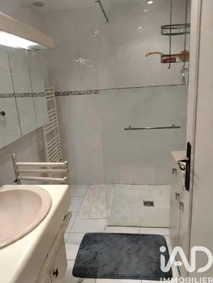 Koupelna; dlažba, přirozené světlo, po rekonstrukci