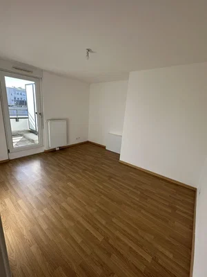 Wohnzimmer; tageslicht, holzboden