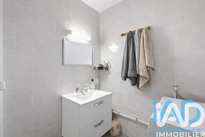 Badezimmer; fliesenboden, renoviert, tageslicht