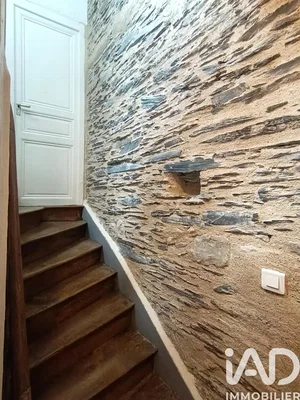 Bodrum; ahşap zemin, tadilat gerekiyor